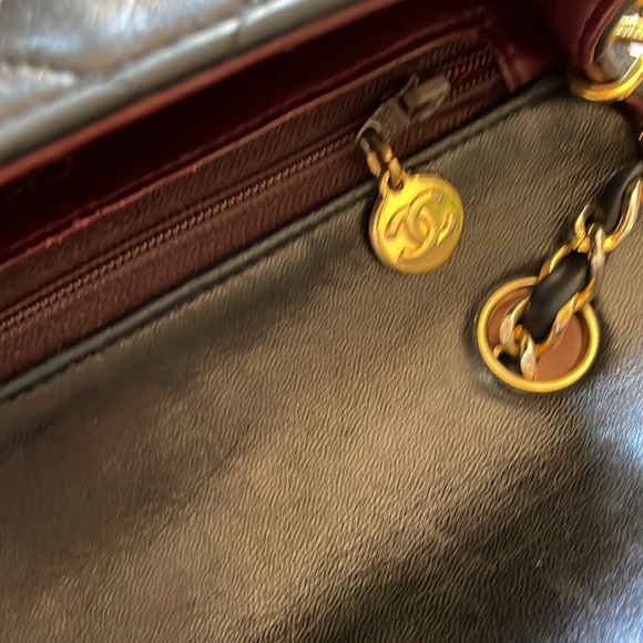 Chanel vintage black small single flap crossbody bag with gold hardware - Picture 11 of 13